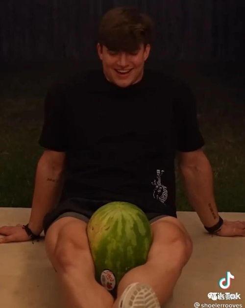 肌肉网红吃瓜,揭秘健身圈幕后故事 第1张 肌肉网红吃瓜,揭秘健身圈幕后故事 第1张